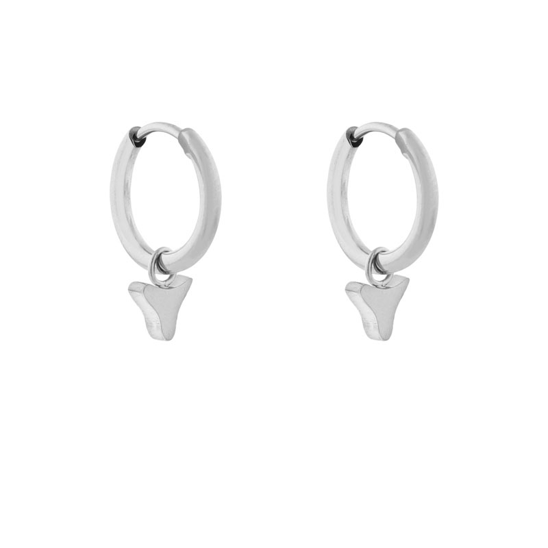 Earrings small with pendant animal tooth silver Earrings small with pendant animal tooth silver