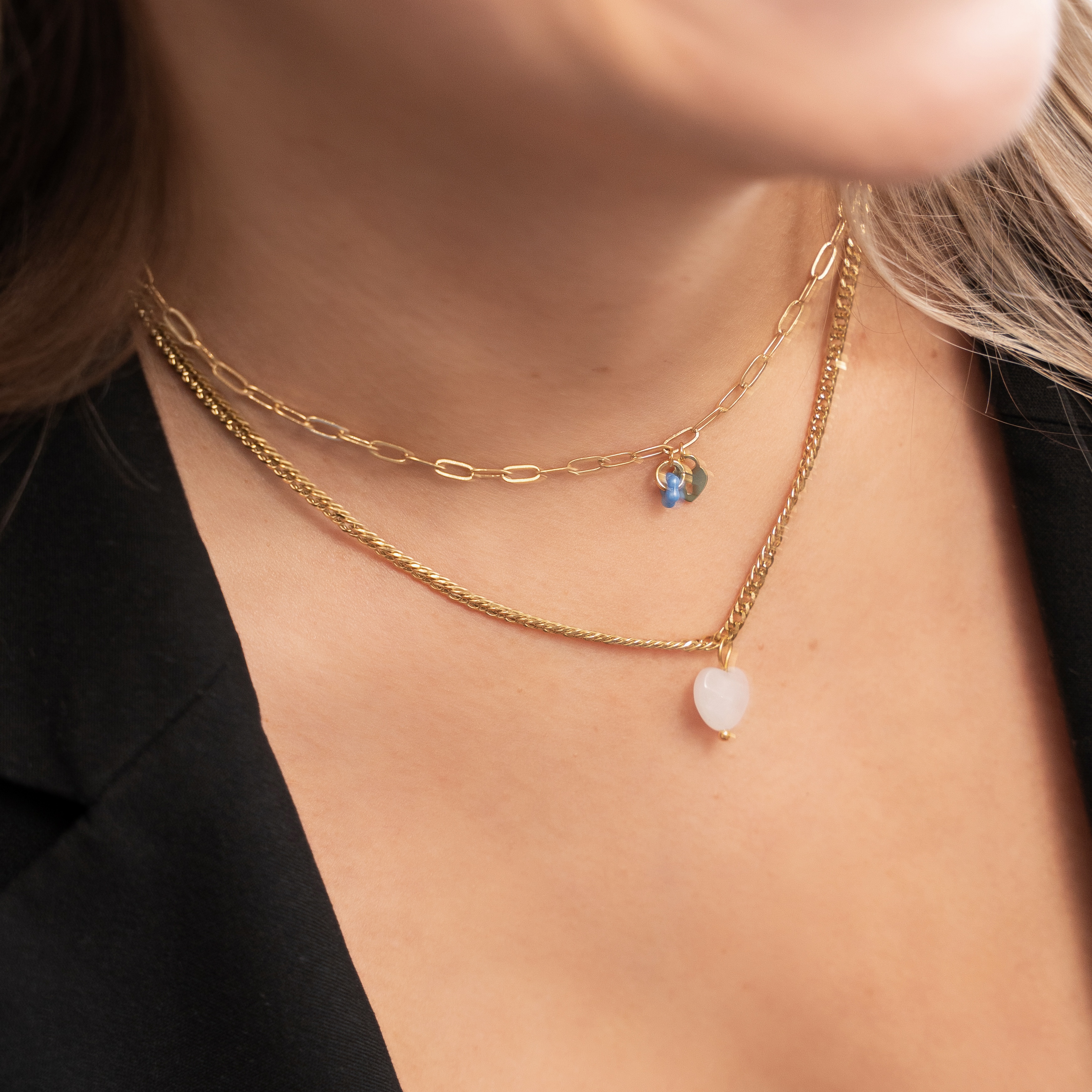 Necklace fine flower lock blue