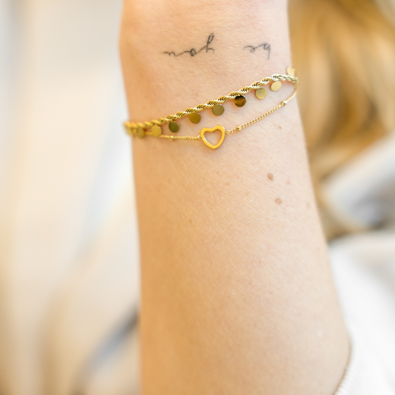 Armband met veel muntjes Armband met veel muntjes