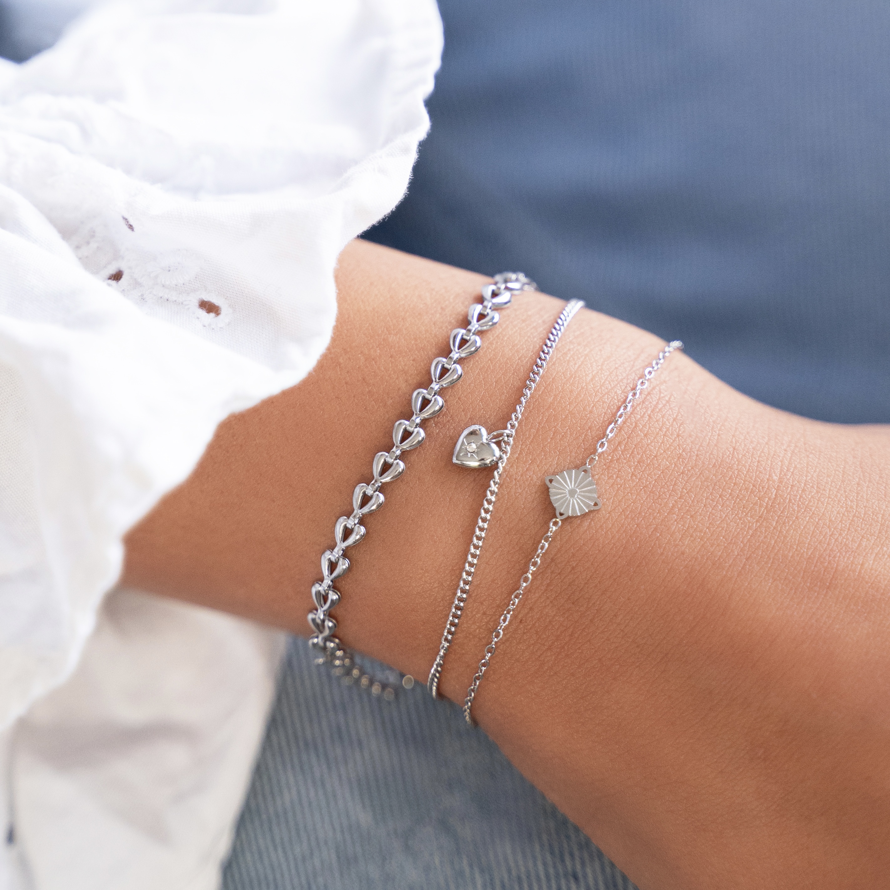 Armband bedel hart met steentje