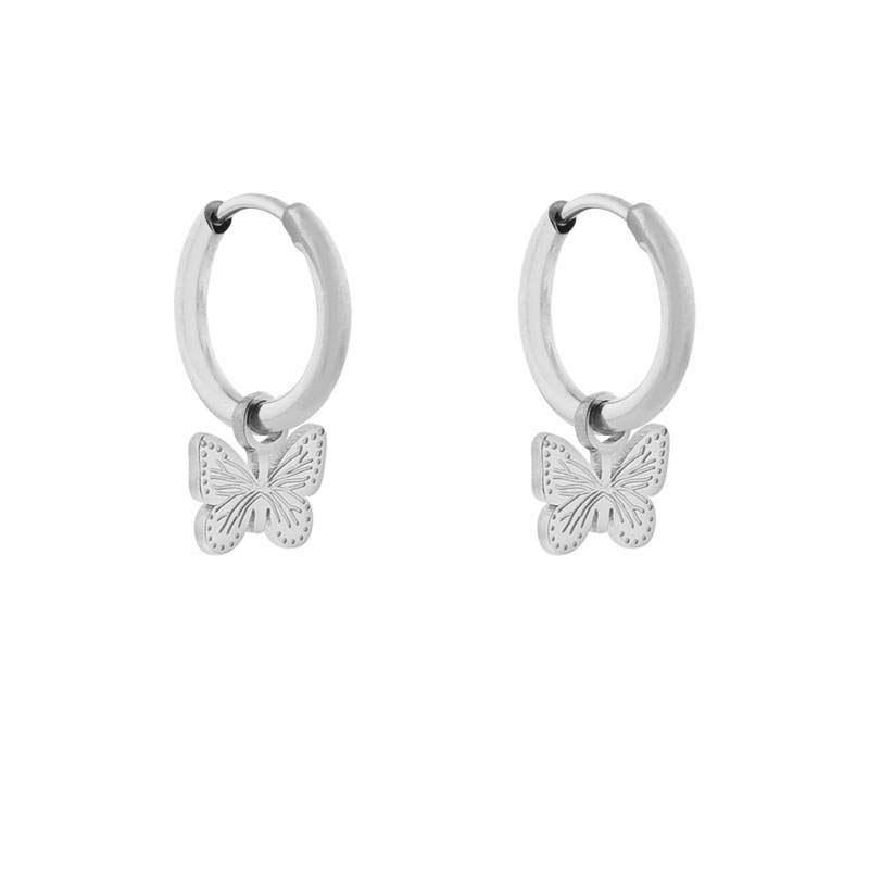 Oorbellen klein met hanger vlinder zilver