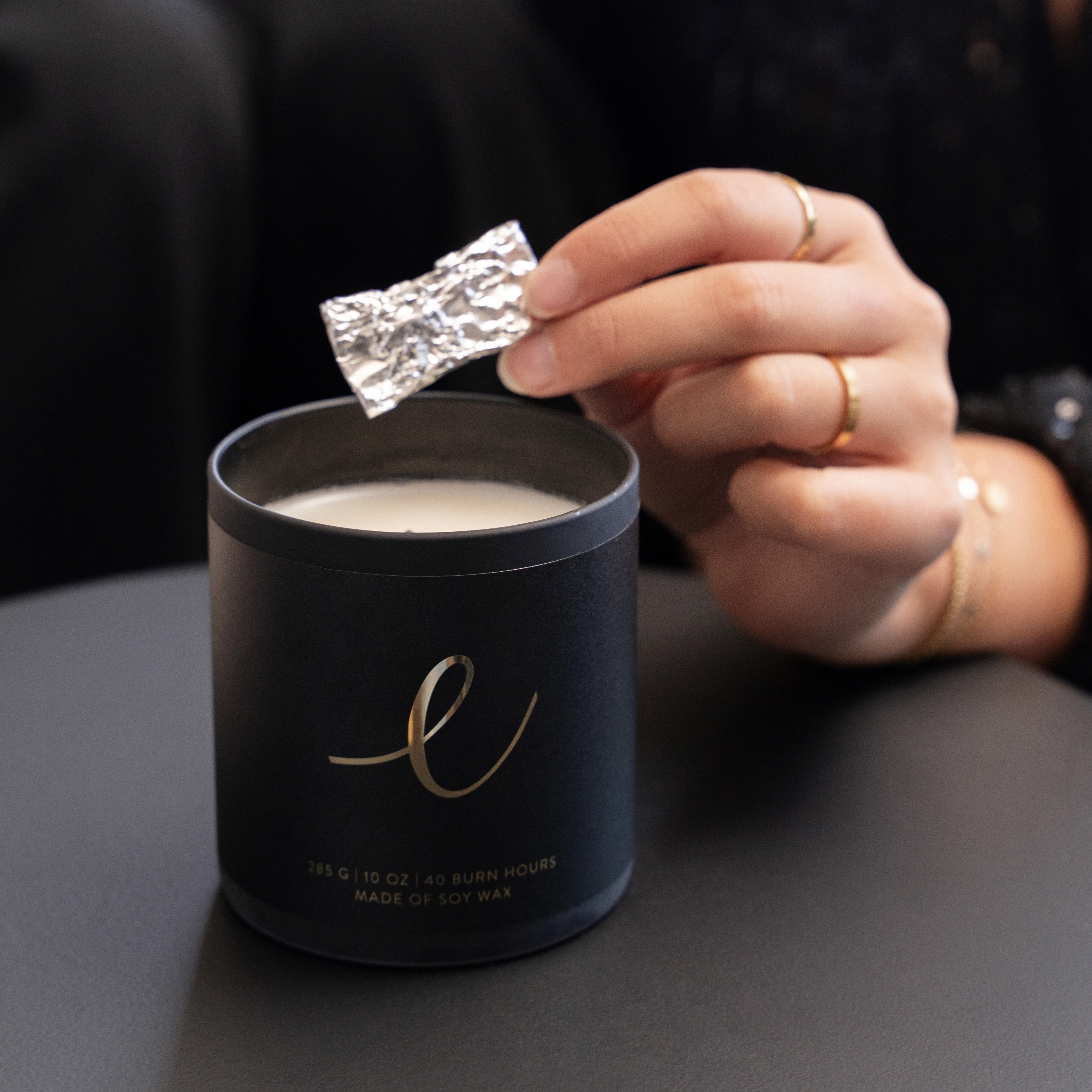 Scented candle with jewellery - white musk - white jar small