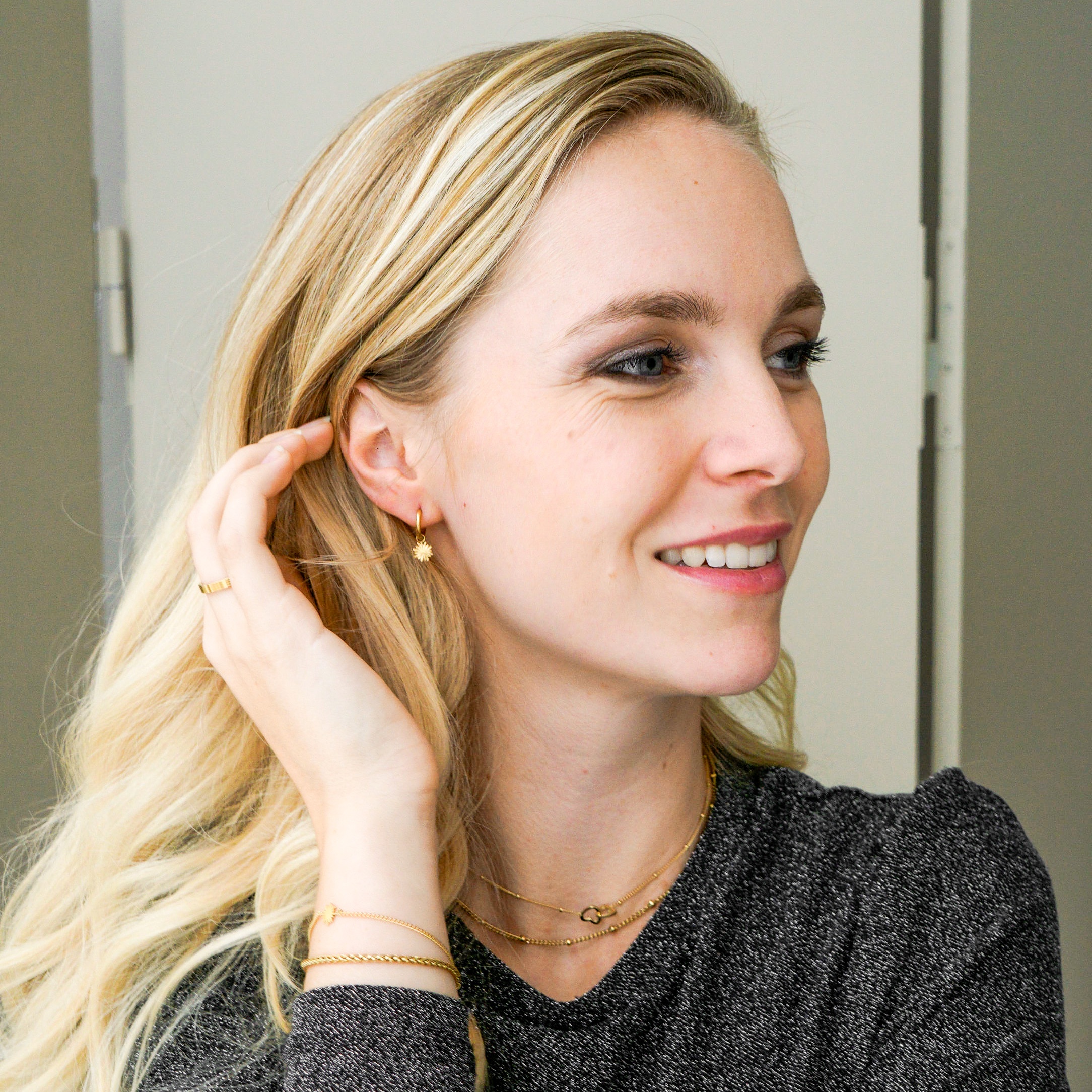 Earrings small with pendant flamed sun Earrings small with pendant flamed sun